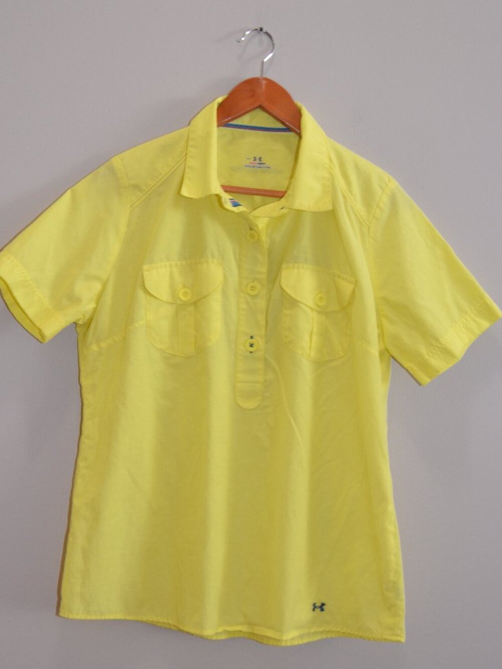 Under Amour Heatgear Golf Women's yellow short sleeve 1/2 button down shirt, XL